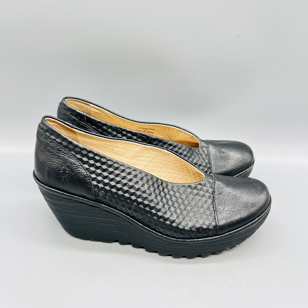 Fly London Shoes Womens 8.5 Black Textured Leather Yaz Wedge Pumps Platform